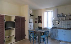 Un letto nel cortile